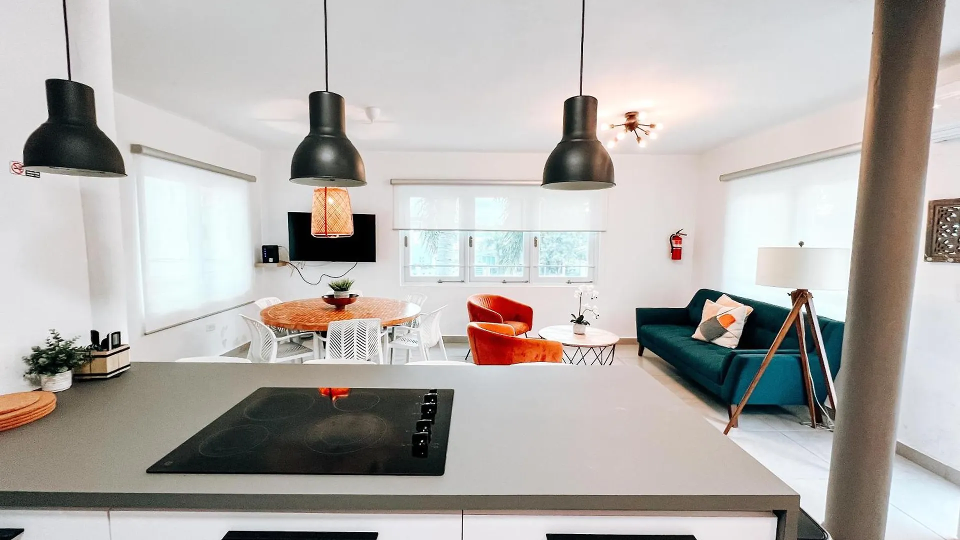 San Juan Getaway Sleeps 6 n 9 Mins to Airport Apartment 0*, San Juan